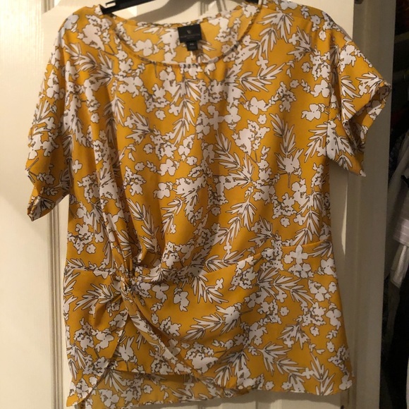 Yellow blouse with white flowers - Picture 1 of 2